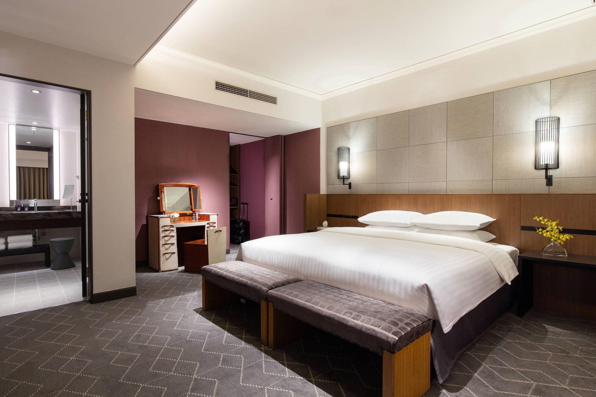 Courtyard By Marriott Shin-Osaka Station Hotel Eksteriør billede Deluxe Suite