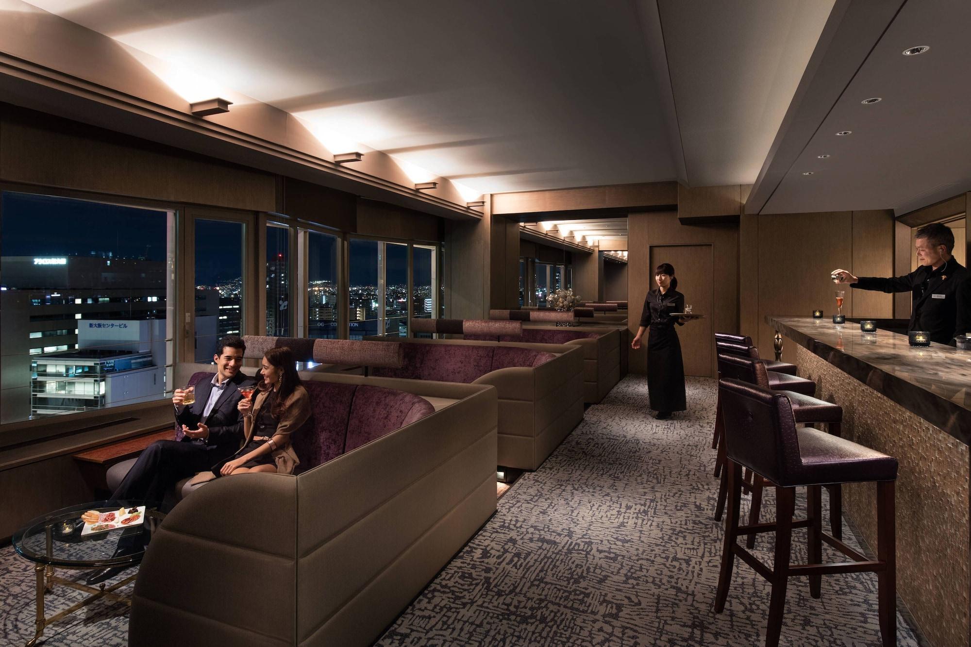 Courtyard By Marriott Shin-Osaka Station Hotel Eksteriør billede The Club lounge at Tokyo International Airport