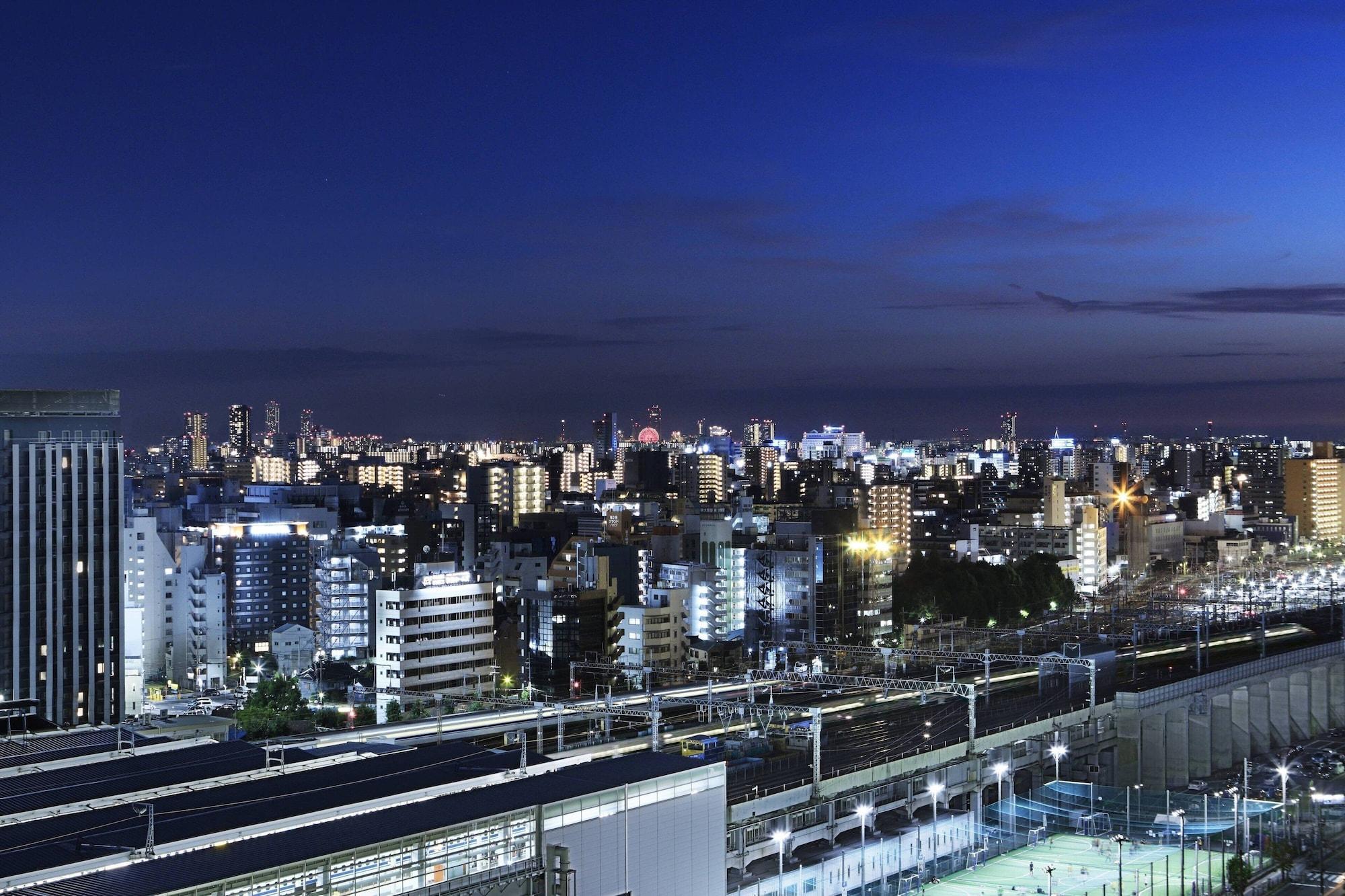 Courtyard By Marriott Shin-Osaka Station Hotel Eksteriør billede View of the city at night