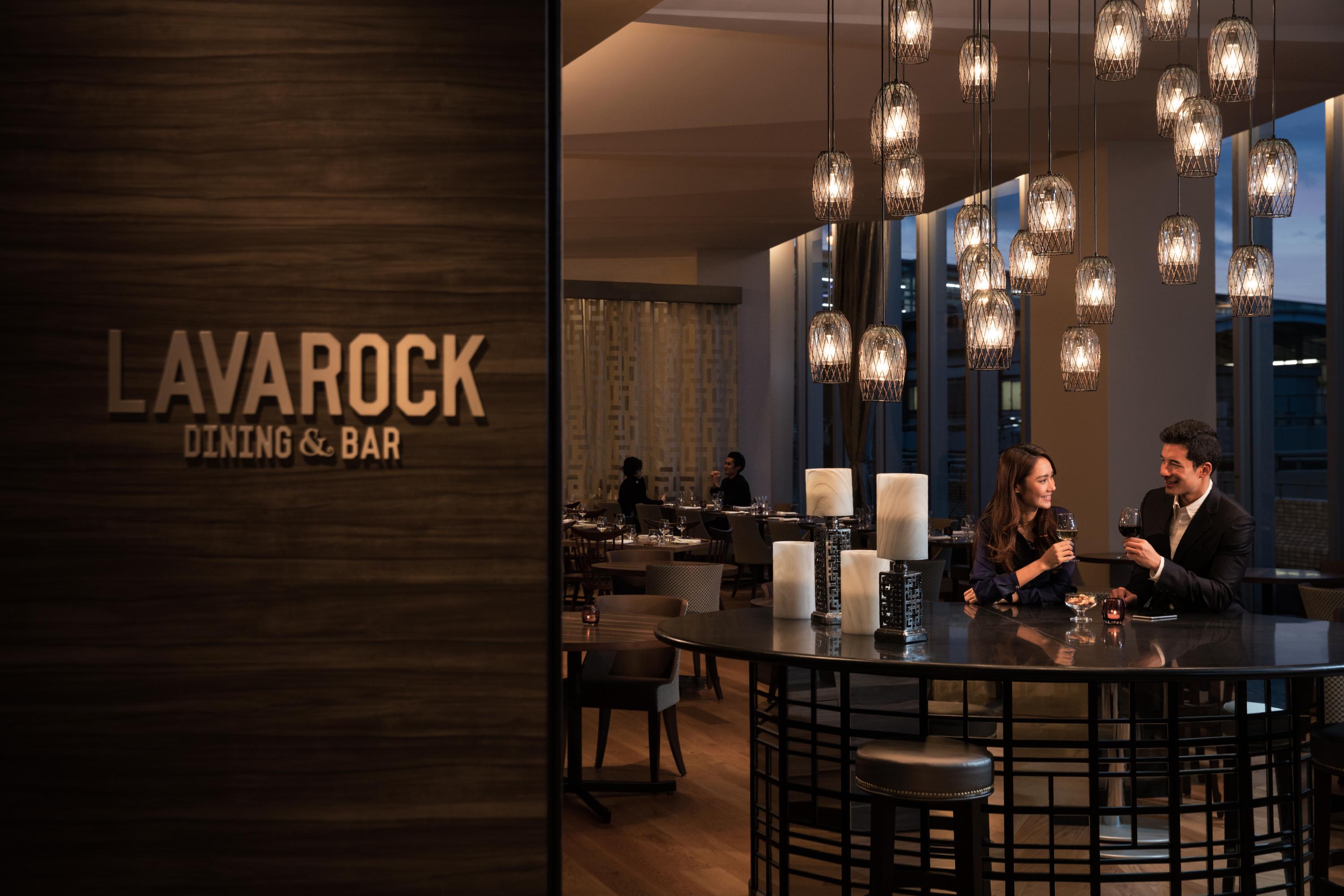 Courtyard By Marriott Shin-Osaka Station Hotel Eksteriør billede Lava Rock