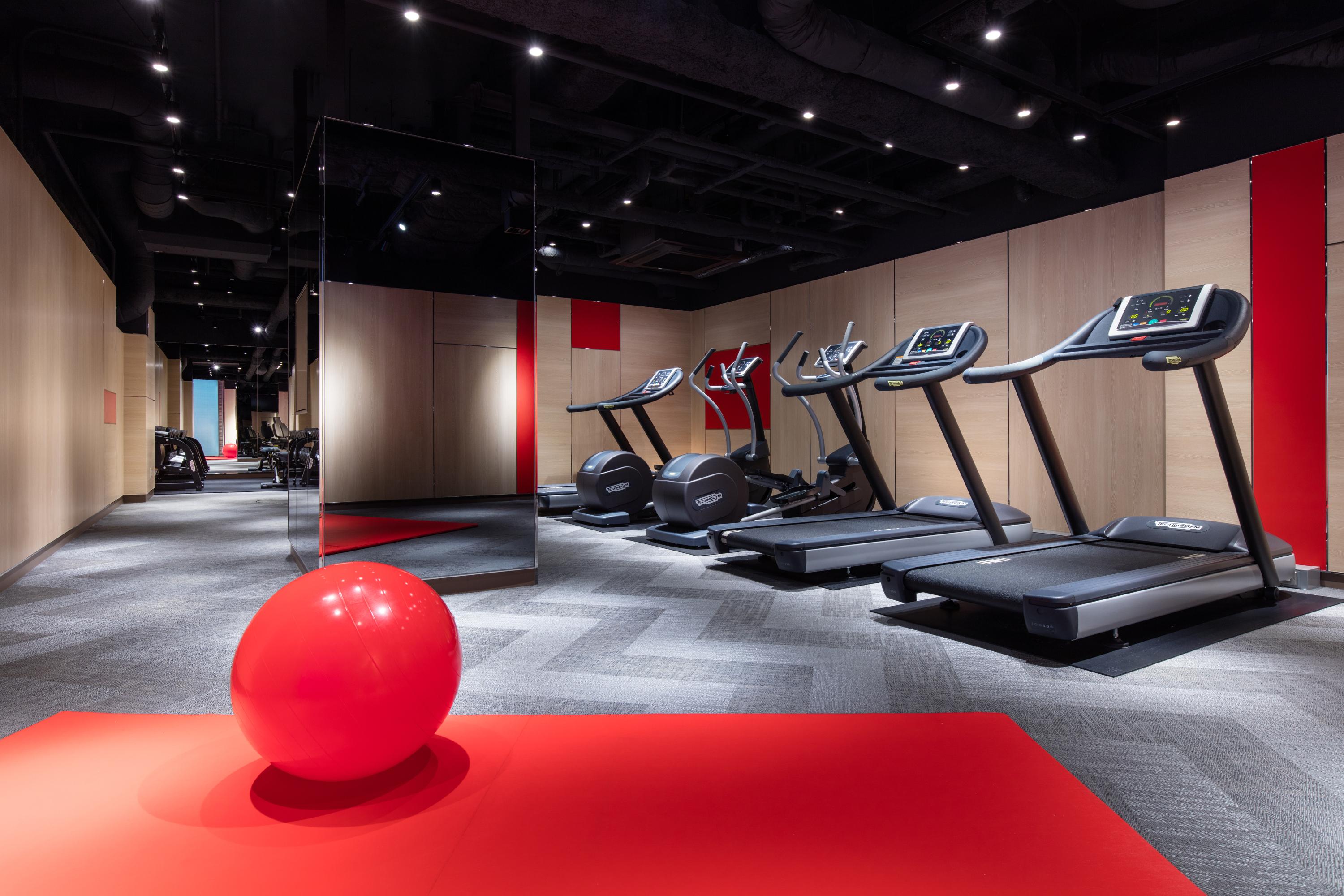 Courtyard By Marriott Shin-Osaka Station Hotel Eksteriør billede The gym at the hotel